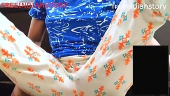 Indian Housewife'S Steamy Video Chat With Hot-Desi-Pics