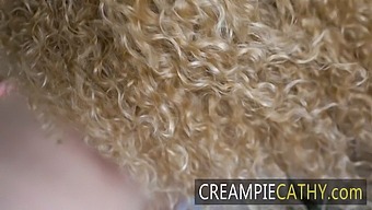 แม่ม่ายที่มีก้นใหญ่ได้รับการแตกในเพศกลุ่ม Interracial
